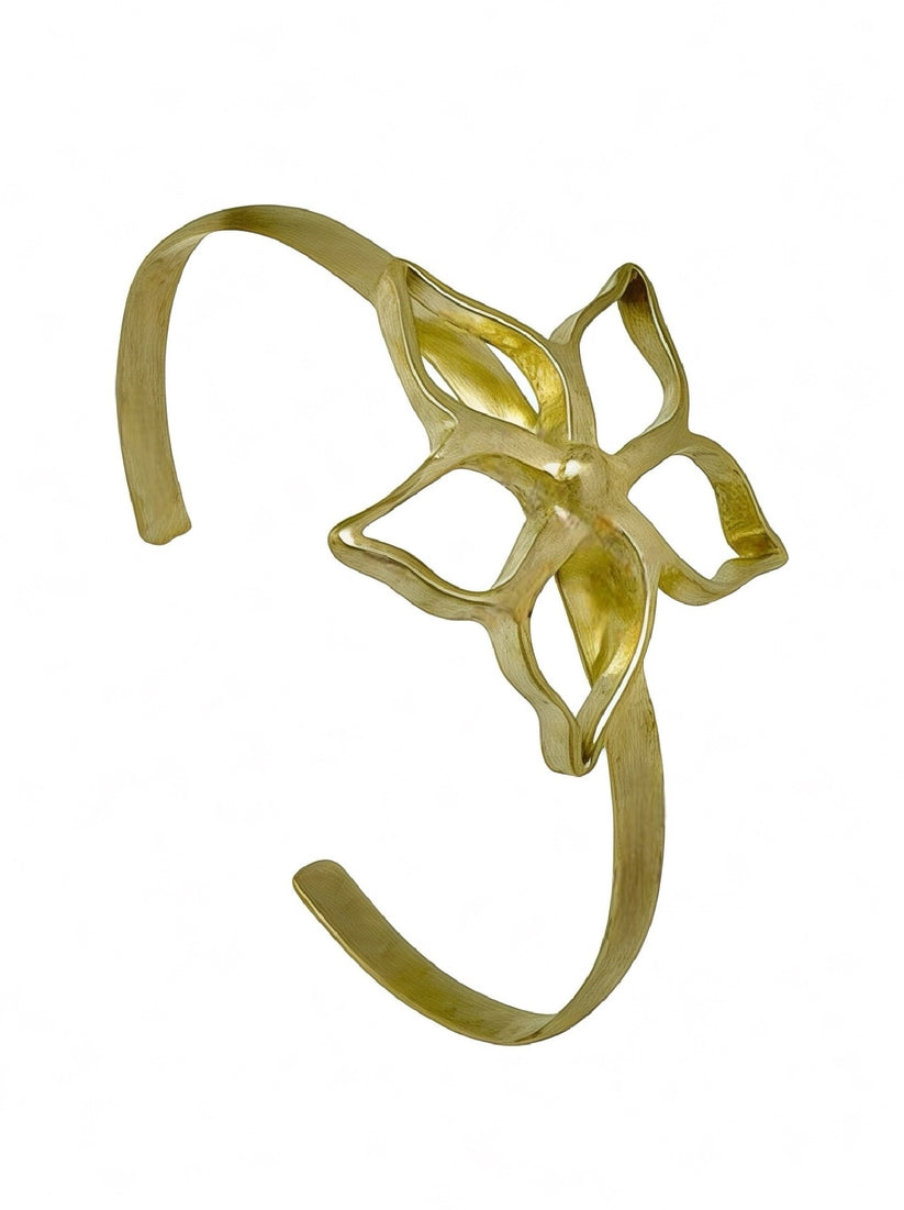 Pulsera brazalete fino IrregularBlom Únic dorado (latón) ajustable