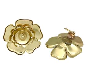 Pendientes Camelia 3D en dorado latón