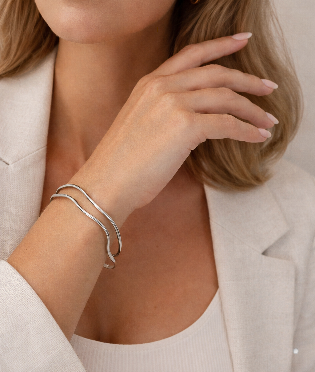 Pack de 2 Pulseras tipo Aro irregulares forma realizada a mano haciendo ondas. Plata de ley 10µ