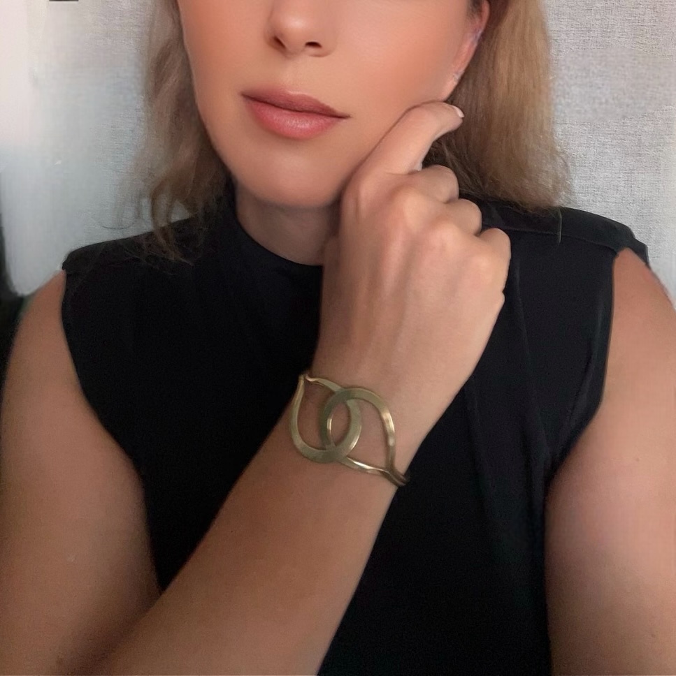 Pulsera brazalete Doble Unión en latón dorado - Imagen 4